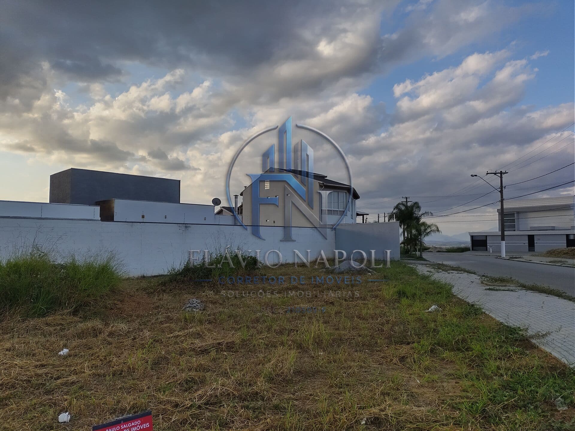 Terreno em Village Mantiqueira, Guaratinguetá/SP