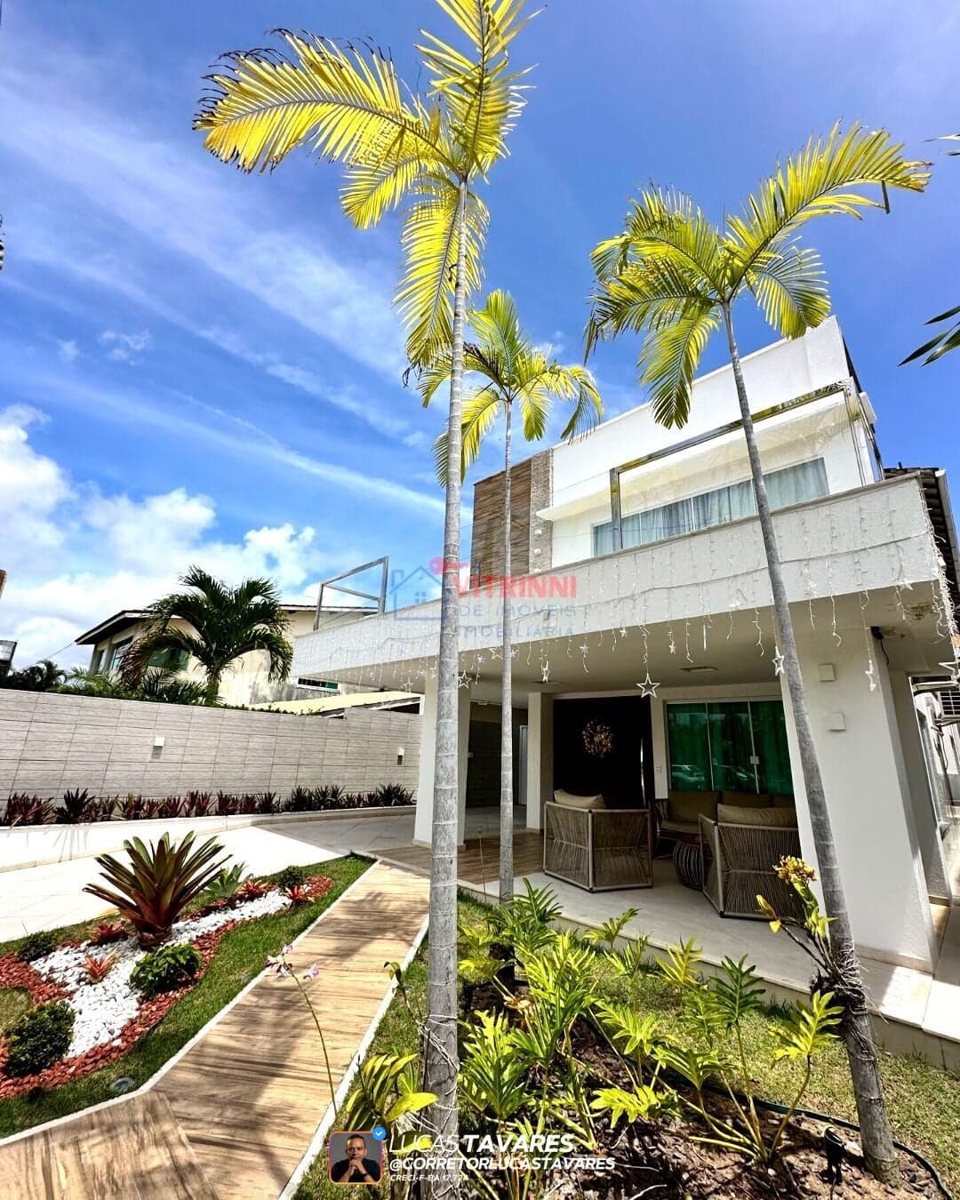 Casa 4/4 com 3 Suítes, Piscina e Área Gourmet em Condomínio — Lauro de Freitas