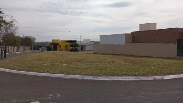 Terreno à venda no Condominio Bella Vitta Monte Libano - Bady Bassitt/SP