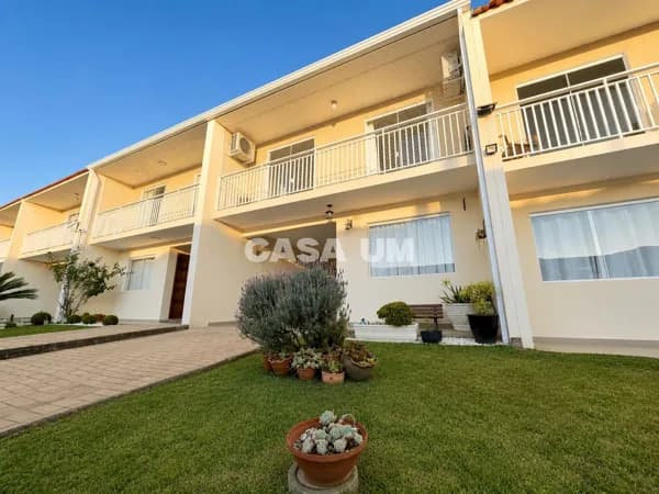 Sobrado em São José dos Pinhais - Ouro Fino