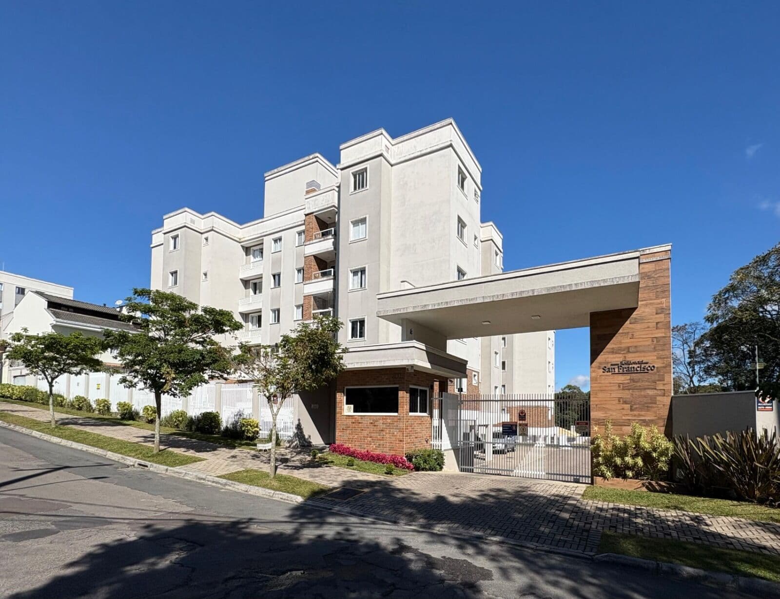 Apartamento em São José dos Pinhais - Pedro Moro