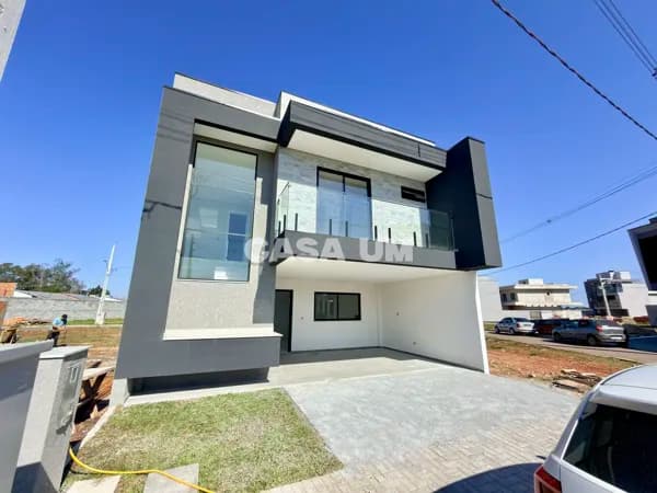 Sobrado em São José dos Pinhais - Costeira
