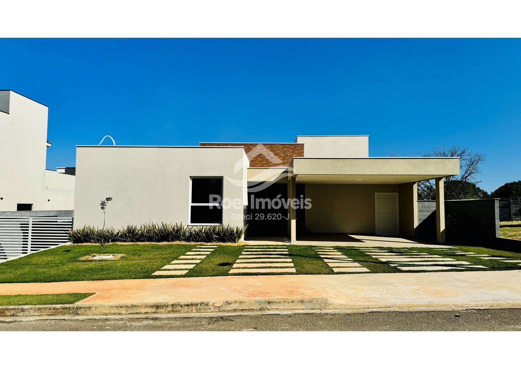 CASA TÉRREA COM PISCINA , 4 SUÍTES - SALTO DE PIRAPORA