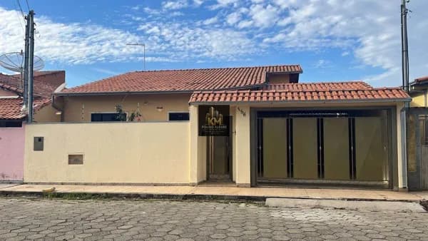 Casa em Pouso Alegre - Árvore Grande