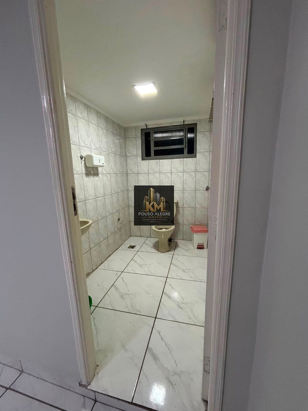 Sala Comercial para Locação no Centro - R$ 900,00