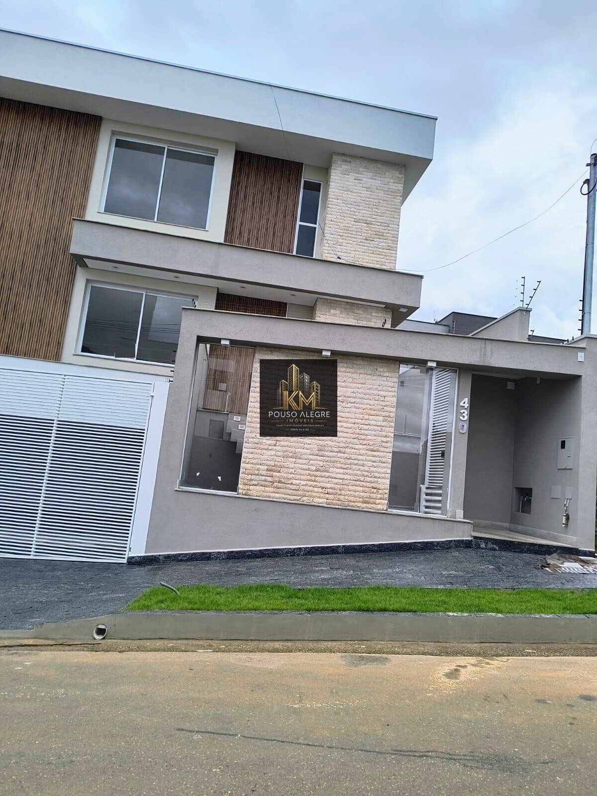 Casa Padrão Serra Morena R$2.100.000,00