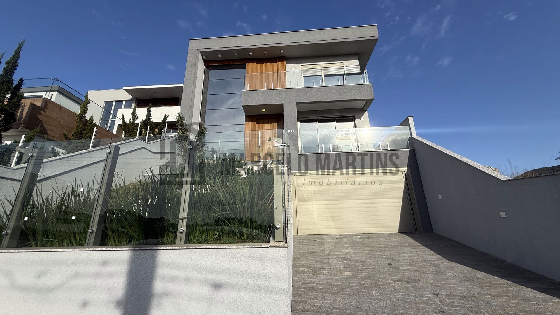 Casa de Alto Padrão com 3 Suítes à Venda na Pedra Branca | Palhoça/SC