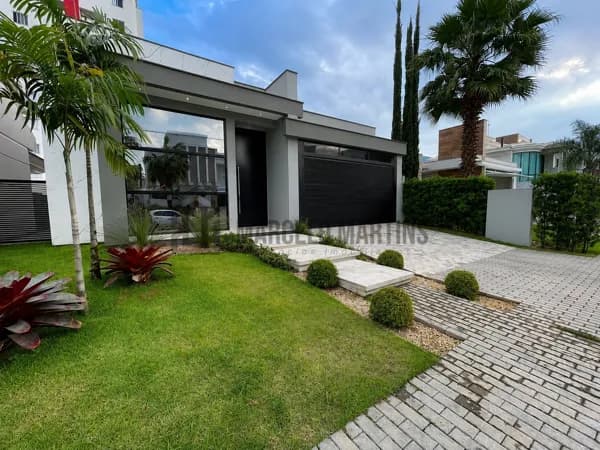 Casa Porteira Fechada no Condomínio Parque da Pedra | 3 Dormitórios | 190 m²
