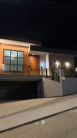 Casa em Palhoça - São Sebastião