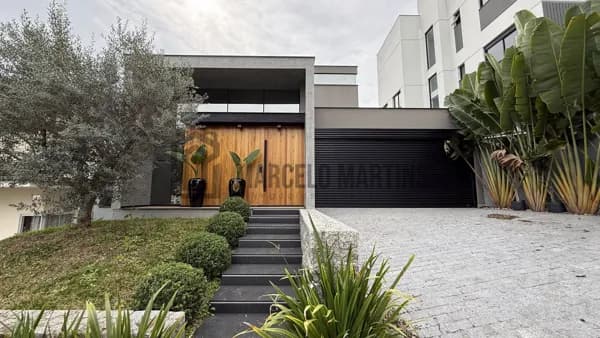 Casa com Piscina e 3 Dormitórios à Venda na Pedra Branca | Palhoça/SC