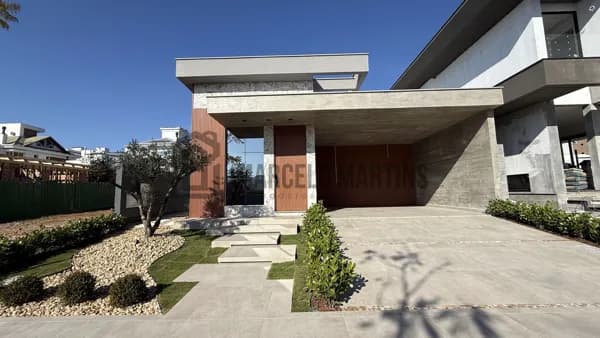 Casa de alto padrão à venda na Pedra Branca em Palhoça/SC | Casa Solus com 221 m², piscina e automação residencial