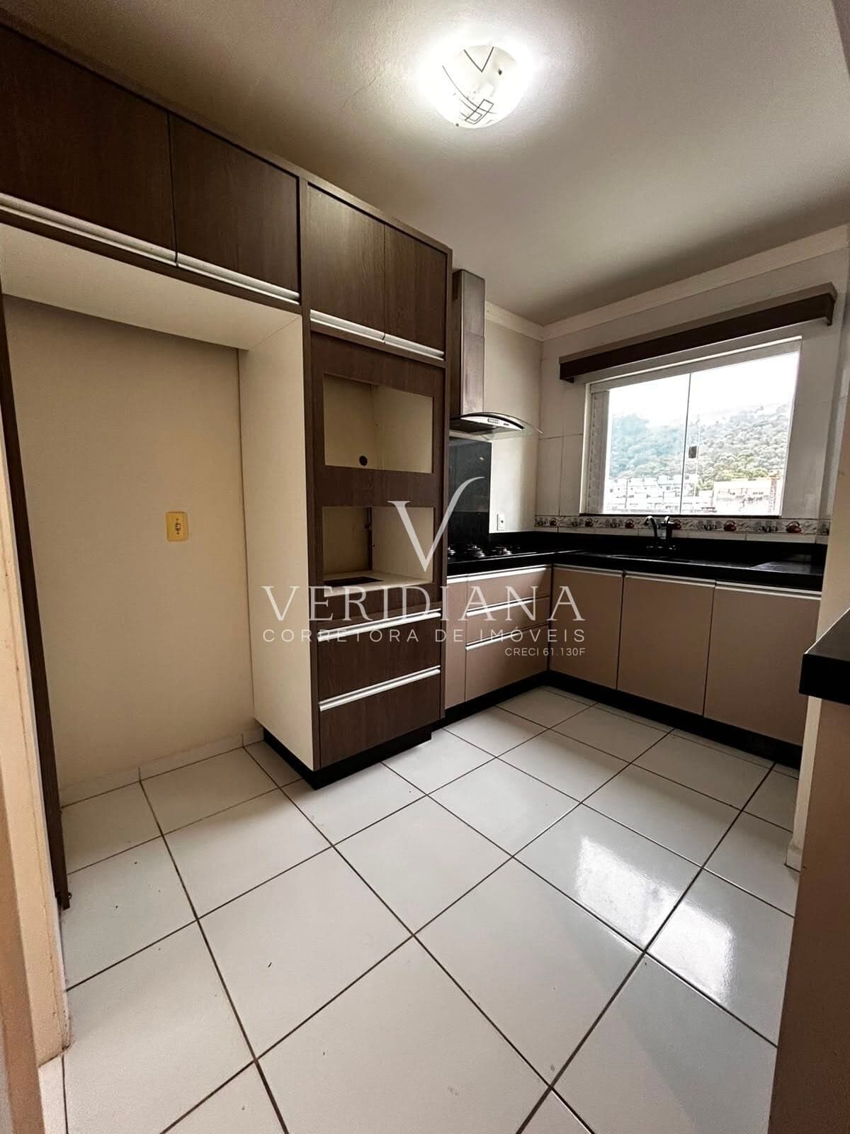 Apartamento semimobiliado no bairro Rio Branco em Brusque/SC