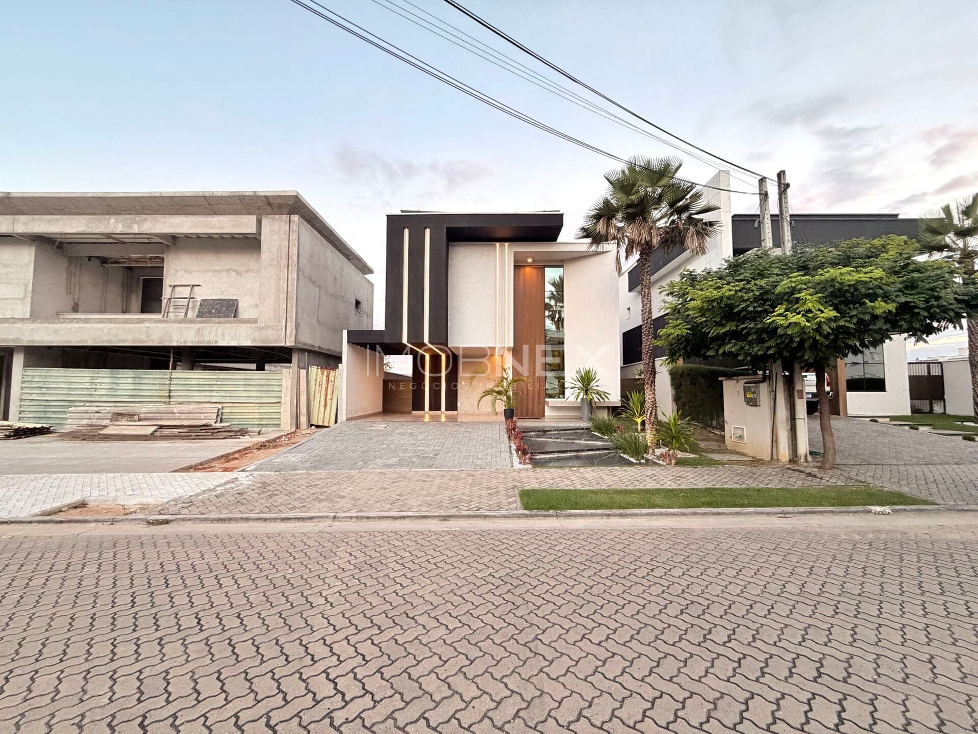 Cidade Alpha - Casa duplex mobiliada e decorada