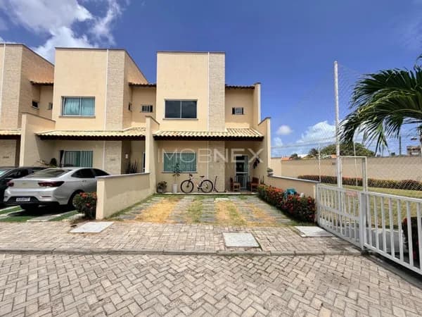 Casa Duplex em condomínio localizado no Aquiraz - Ce com 3 quartos sendo 2 Suites. Moveis projetados e climatizada