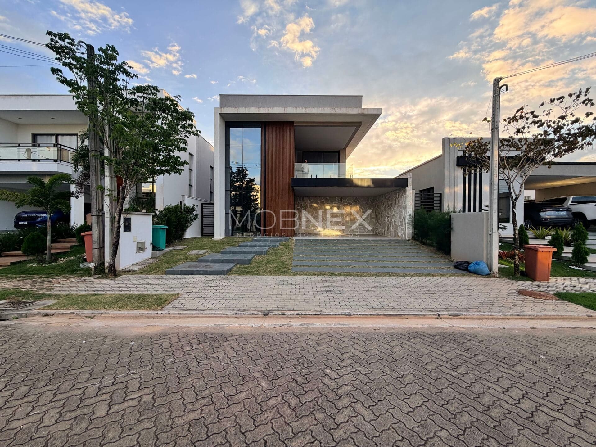 Casa duplex na Cidade Alpha