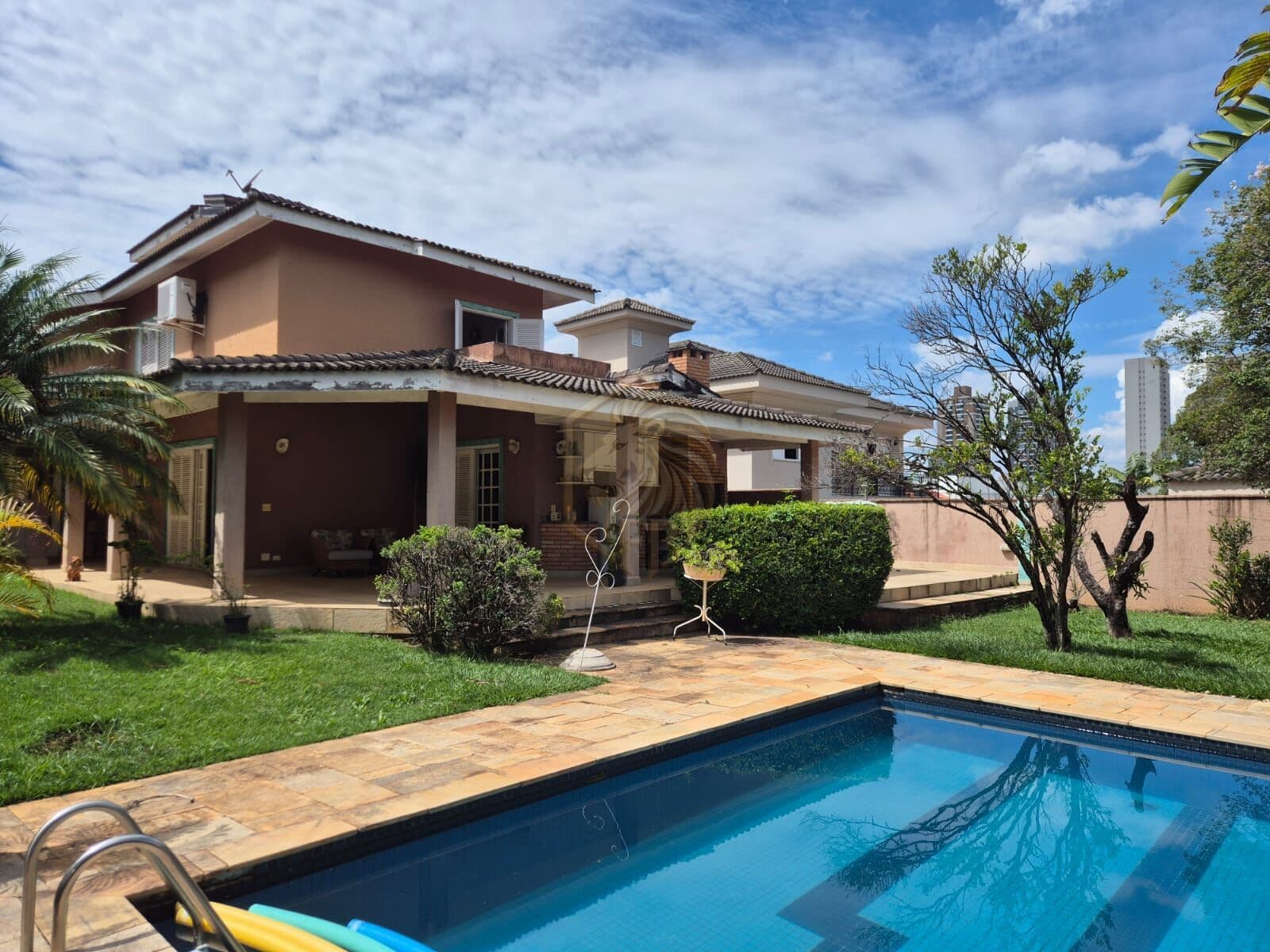 Casa em Santana de Parnaíba - Tamboré
