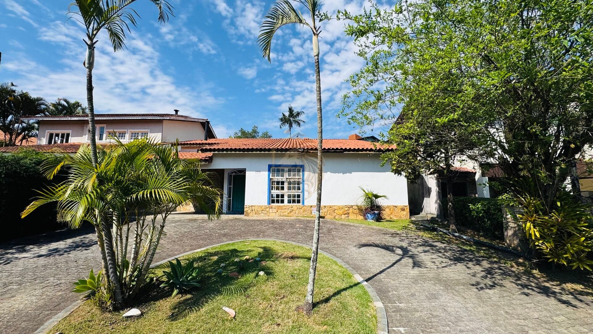 Casa em Santana de Parnaíba - Alphaville
