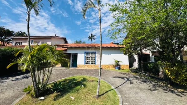Casa em Santana de Parnaíba - Alphaville