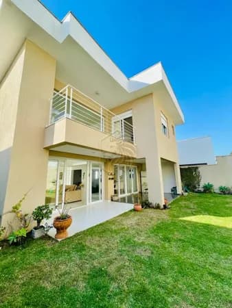 Casa em Santana de Parnaíba - Alphaville