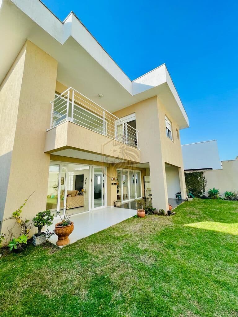 Casa em Santana de Parnaíba - Alphaville
