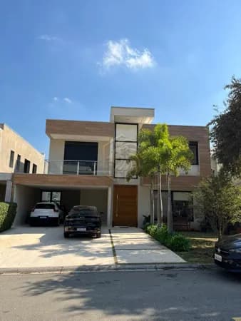 Casa em Santana de Parnaíba - Alphaville
