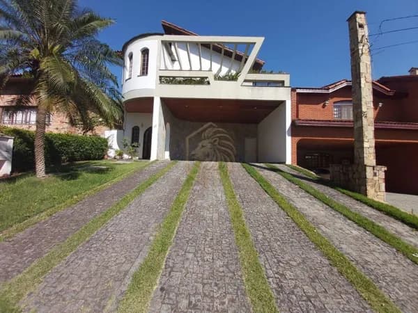 Casa em Santana de Parnaíba - Alphaville