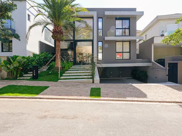 Casa em Santana de Parnaíba - Alphaville