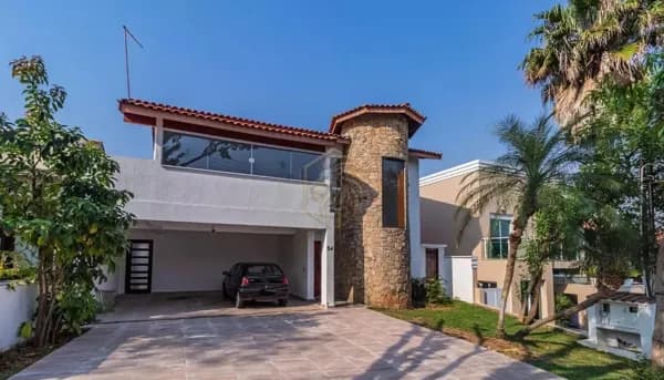 Casa em Santana de Parnaíba - Alphaville