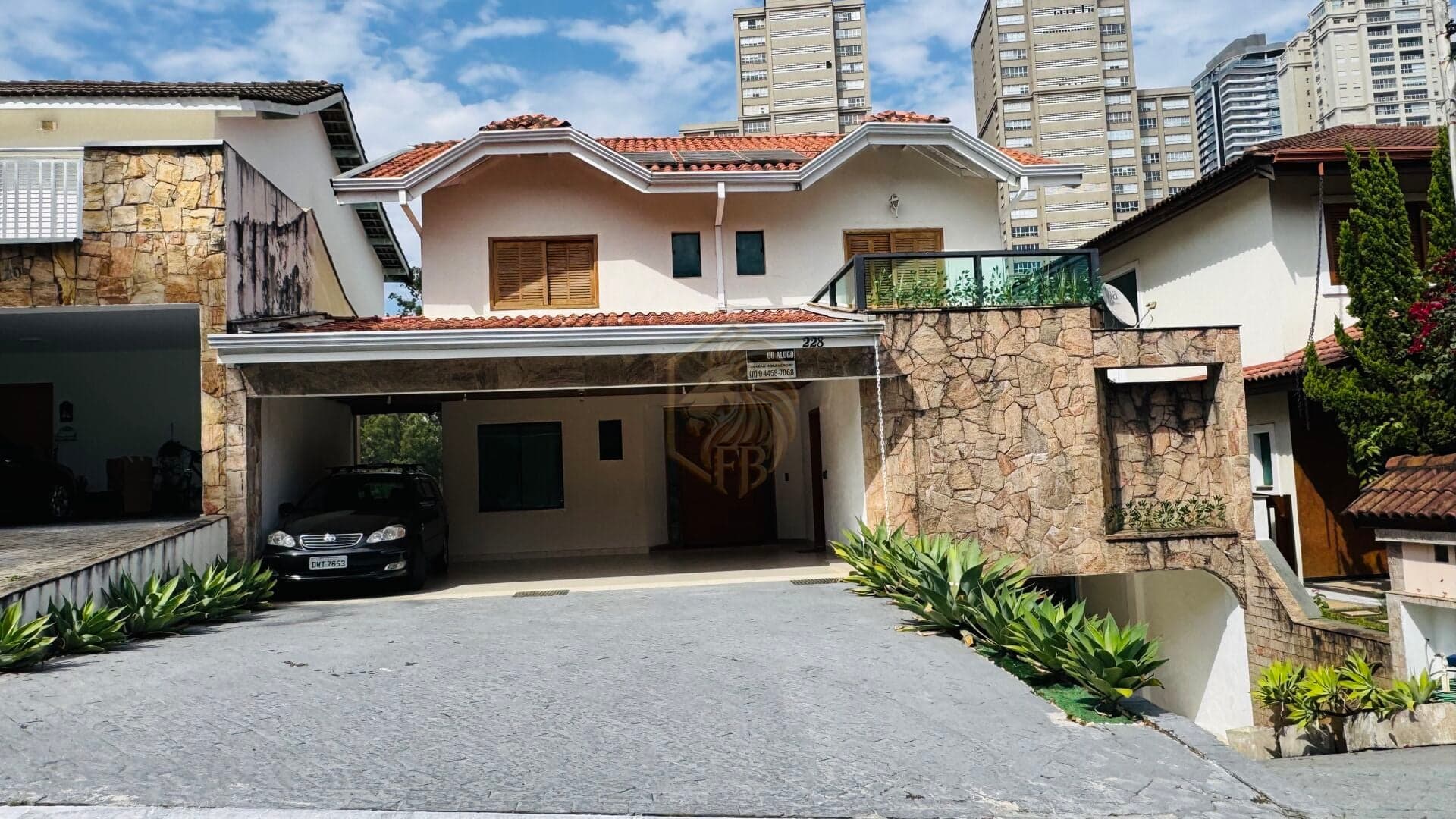 Casa em Santana de Parnaíba - Alphaville