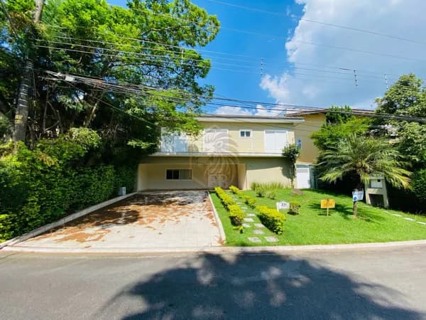Casa em Santana de Parnaíba - Alphaville