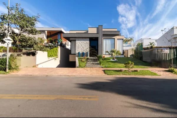 Casa em Santana de Parnaíba - Alphaville