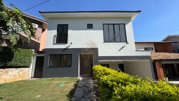 Casa em Santana de Parnaíba - Alphaville