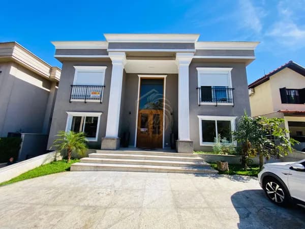 Casa em Santana de Parnaíba - Alphaville