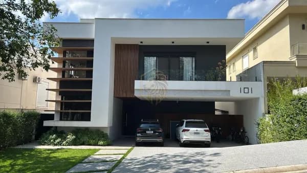 Casa em Santana de Parnaíba - Alphaville
