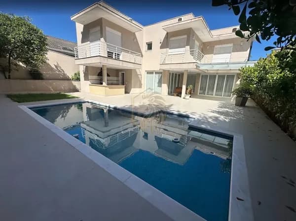 Casa em Santana de Parnaíba - Alphaville
