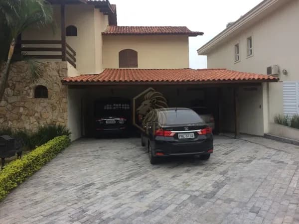 Casa em Santana de Parnaíba - Alphaville