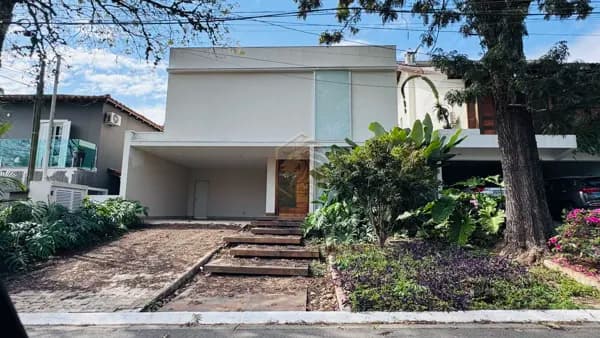 Casa em Santana de Parnaíba - Alphaville