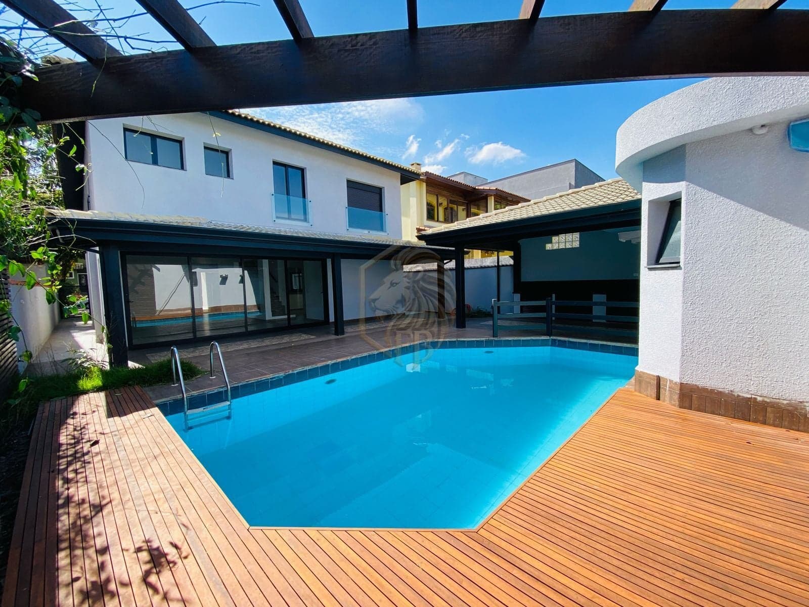 Casa em Santana de Parnaíba - Alphaville