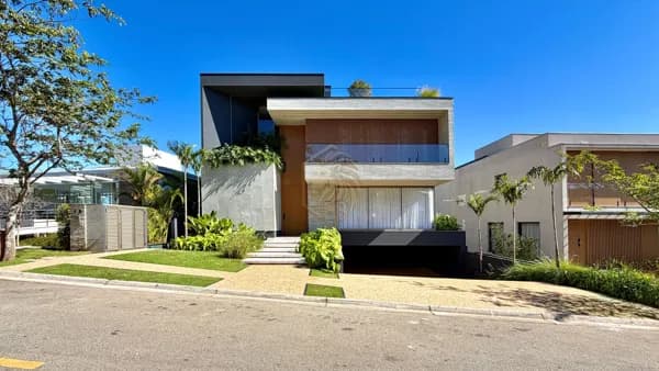 Casa em Santana de Parnaíba - Alphaville