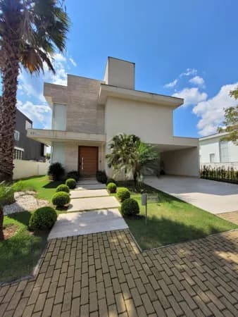 Casa em Santana de Parnaíba - Alphaville