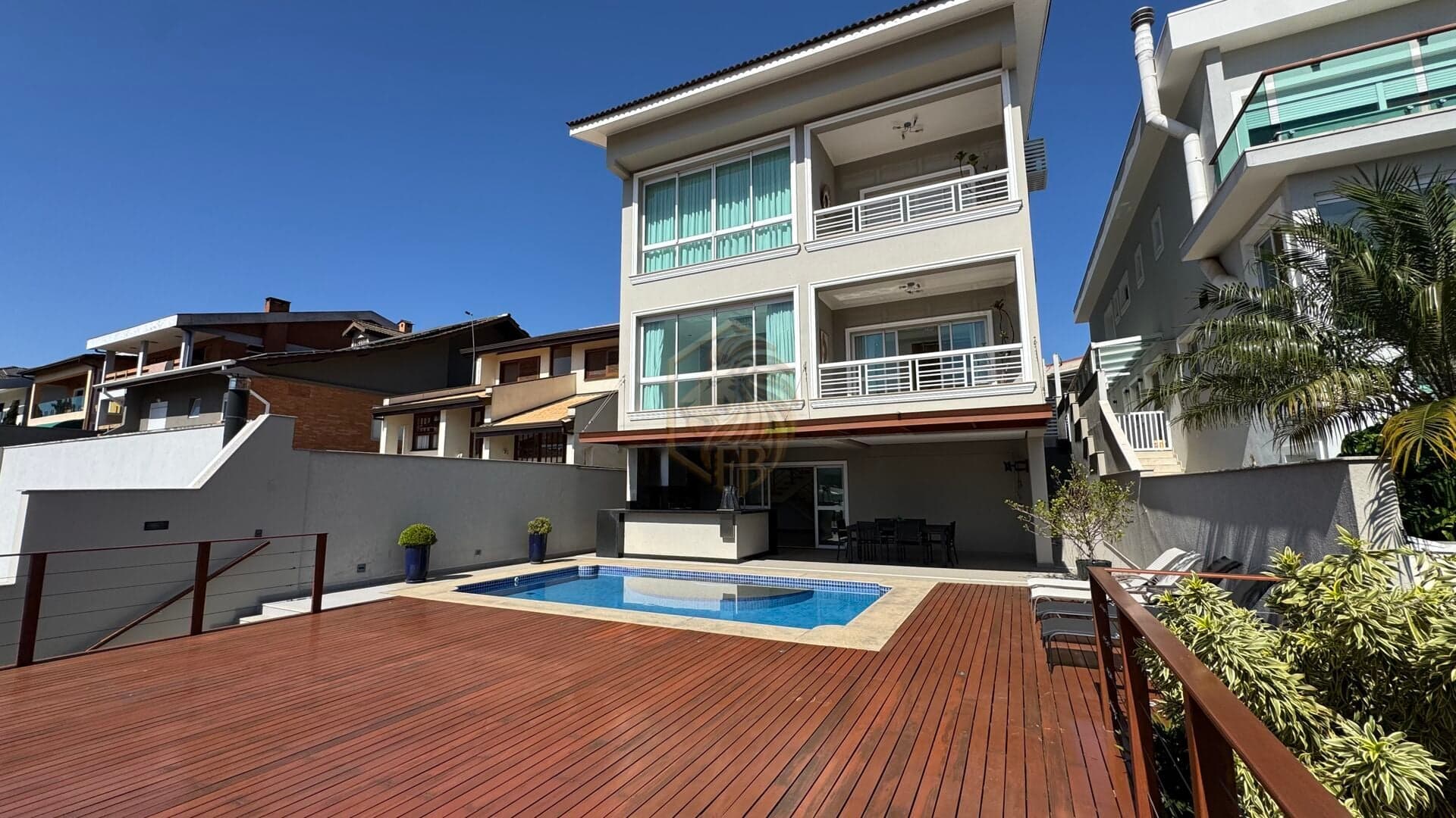 Casa em Santana de Parnaíba - Alphaville