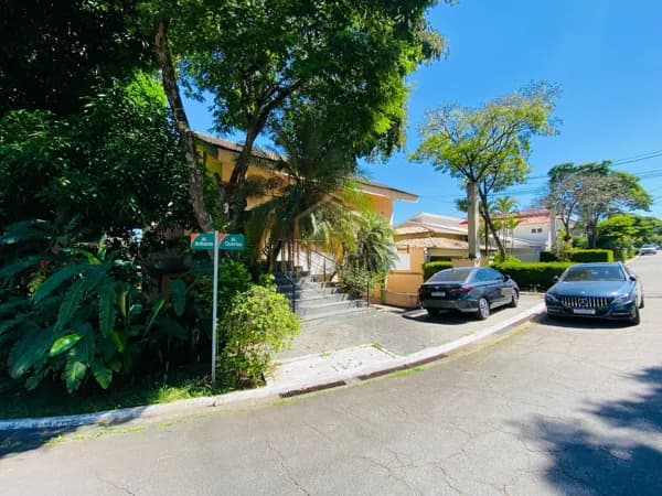 Casa em Santana de Parnaíba - Alphaville