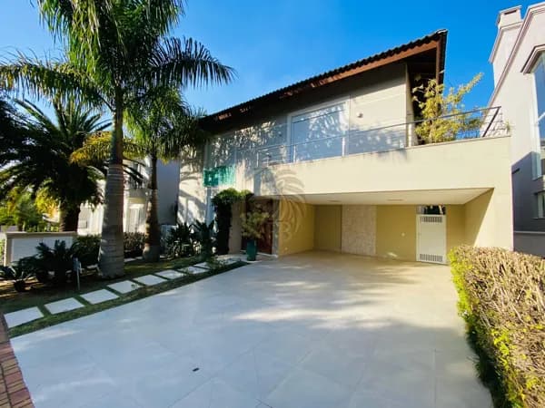Casa em Santana de Parnaíba - Alphaville