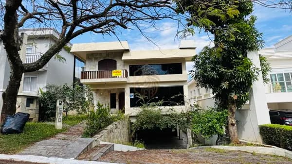 Casa em Santana de Parnaíba - Alphaville
