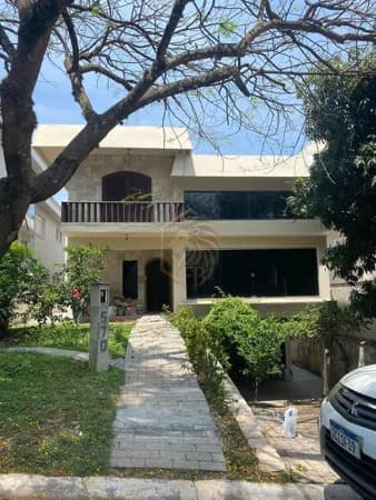Casa em Santana de Parnaíba - Alphaville