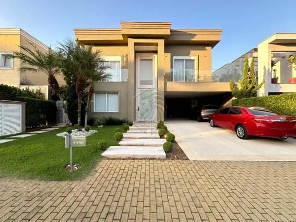 Casa em Santana de Parnaíba - Alphaville