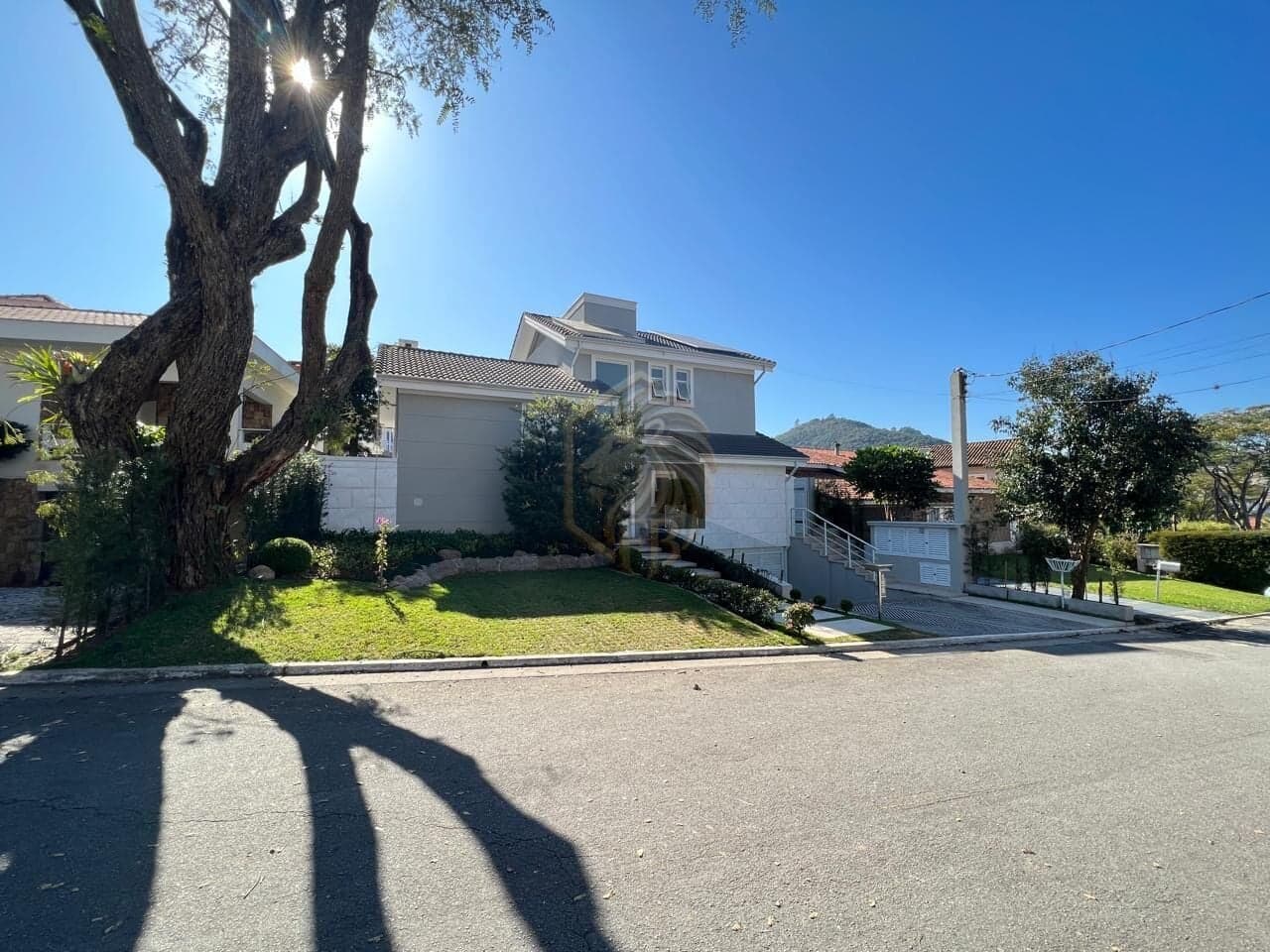 Casa em Santana de Parnaíba - Alphaville