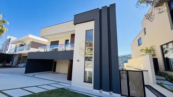 Casa em Santana de Parnaíba - Alphaville