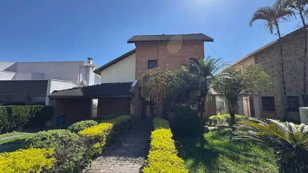 Casa em Santana de Parnaíba - Alphaville