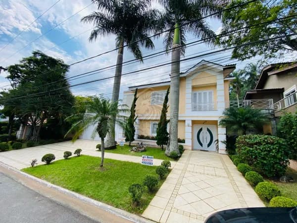 Casa em Santana de Parnaíba - Alphaville